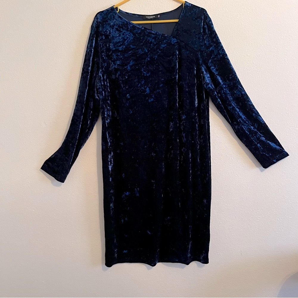 Blue velvet vneck dress